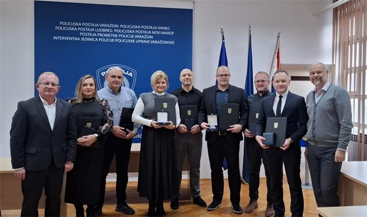 Slika \PU_V\vijesti\2025\Uručene zahvalnice\IMG-20251211-WA0006.jpg